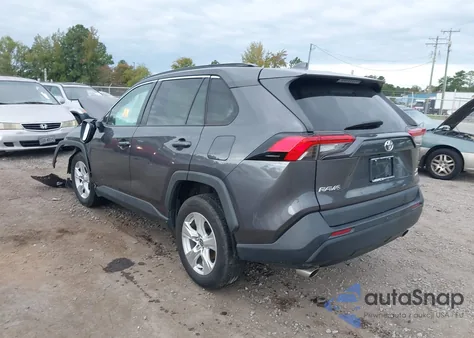 2021 Toyota Rav4 Xle z USA, uszkodzony, nr VIN 2T3P1RFVXMW181886